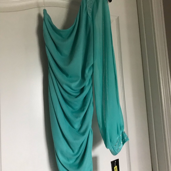 Semi-Formal Dresses - Picture 2 of 4